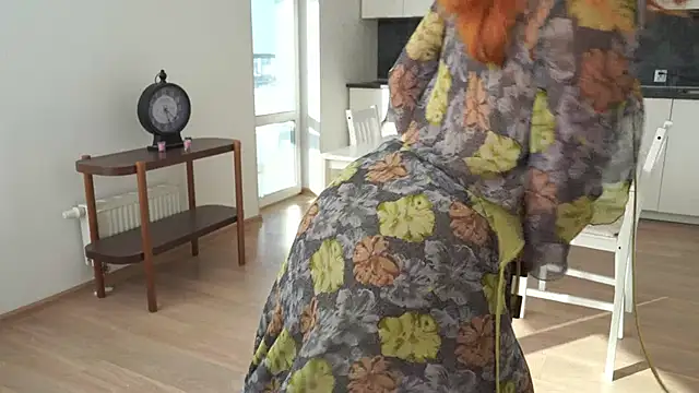 EsmaCrumbley online show from October 6, 4:43 am