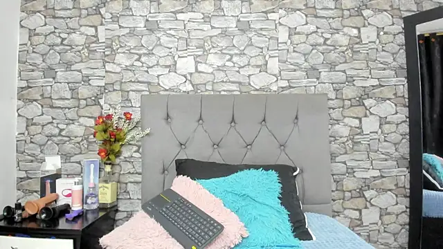 Snapshot of your_angel7 chatting on September 11, 2:11 am your angel7 online show from September 11, 2:11 am