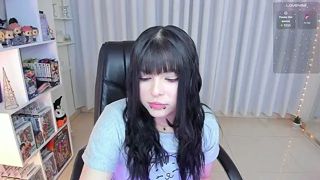 misshoneyxxx online show from November 11, 6:24 am