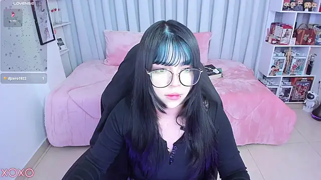 Snapshot of misshoneyxxx chatting on June 2, 5:31 am misshoneyxxx online show from June 2, 5:31 am