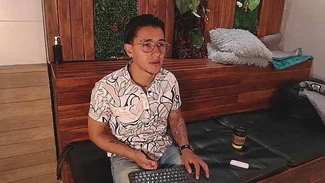 Snapshot of Andy_Joy_ chatting on November 10, 11:42 am Andy Joy online show from November 10, 11:42 am