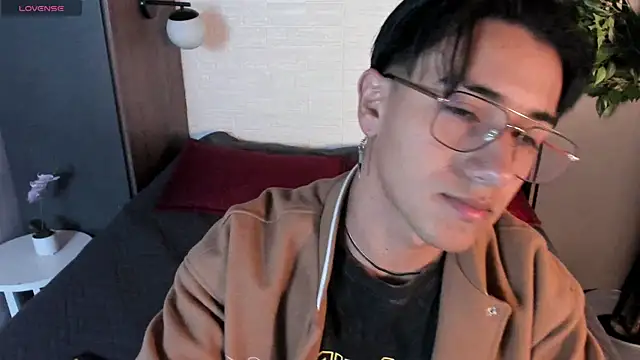 Snapshot of Andy_Joy_ chatting on December 2, 11:26 am Andy Joy online show from December 2, 11:26 am