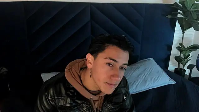 Snapshot of Andy_Joy_ chatting on December 14, 10:31 am Andy Joy online show from December 14, 10:31 am