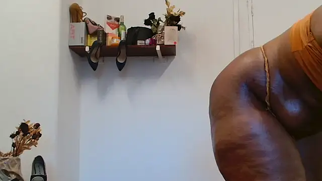 Snapshot of xTALLSEXYBUMx chatting on October 10, 4:11 am xTALLSEXYBUMx online show from October 10, 4:11 am