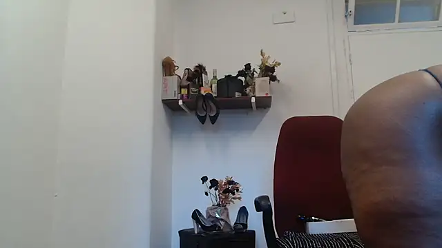 Snapshot of xTALLSEXYBUMx chatting on October 23, 4:34 am xTALLSEXYBUMx online show from October 23, 4:34 am