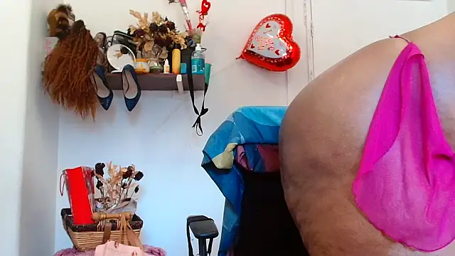 xTALLSEXYBUMx online show from June 15, 9:00 am