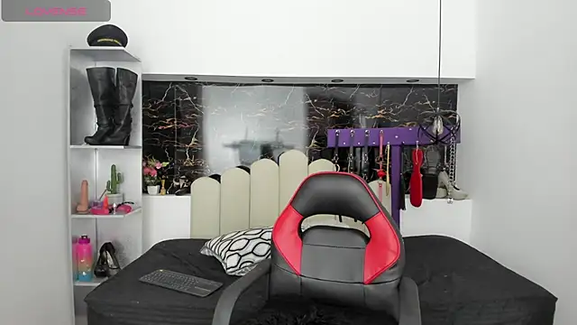 Kathia Armstrong online show from December 17, 1:05 pm