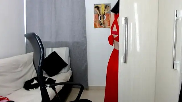 Snapshot of Laura-pervert chatting on January 21, 10:08 pm Laura-pervert online show from January 21, 10:08 pm