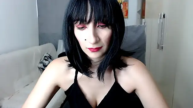 Snapshot of Laura-pervert chatting on March 4, 10:05 pm Laura-pervert online show from March 4, 10:05 pm