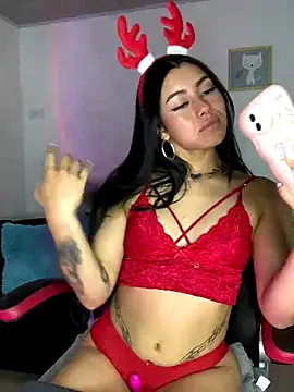 Snapshot of emily_22x chatting on December 3, 12:57 am emily 22x online show from December 3, 12:57 am