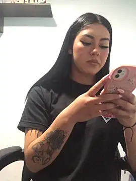 Snapshot of emily_22x chatting on December 7, 6:04 pm emily 22x online show from December 7, 6:04 pm