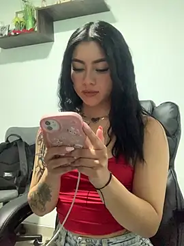 Snapshot of emily_22x chatting on December 9, 7:07 pm emily 22x online show from December 9, 7:07 pm