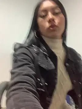 Snapshot of emily_22x chatting on December 17, 6:09 pm emily 22x online show from December 17, 6:09 pm