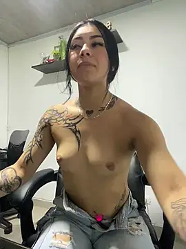Snapshot of emily_22x chatting on December 26, 9:37 pm emily 22x online show from December 26, 9:37 pm