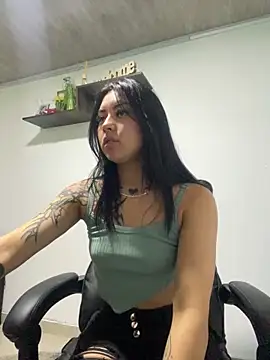 Snapshot of emily_22x chatting on December 27, 9:54 pm emily 22x online show from December 27, 9:54 pm