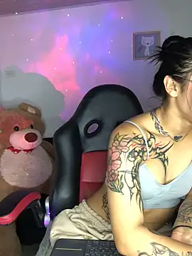 Snapshot of emily_22x chatting on January 7, 11:35 pm emily 22x online show from January 7, 11:35 pm