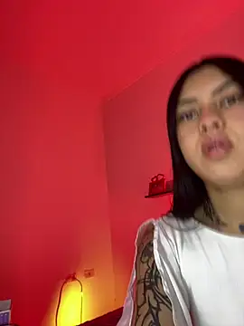 Snapshot of emily_22x chatting on February 9, 1:46 pm emily 22x online show from February 9, 1:46 pm