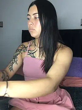 Snapshot of emily_22x chatting on February 23, 1:35 am emily 22x online show from February 23, 1:35 am