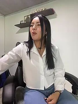 Snapshot of emily_22x chatting on March 17, 9:13 pm emily 22x online show from March 17, 9:13 pm