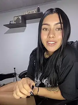 Snapshot of emily_22x chatting on March 22, 2:16 am emily 22x online show from March 22, 2:16 am