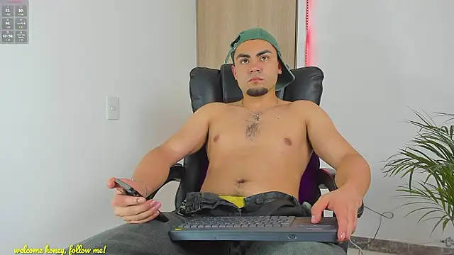 Snapshot of kalivan_voinesscu chatting on March 19, 7:12 am kalivan voinesscu online show from March 19, 7:12 am