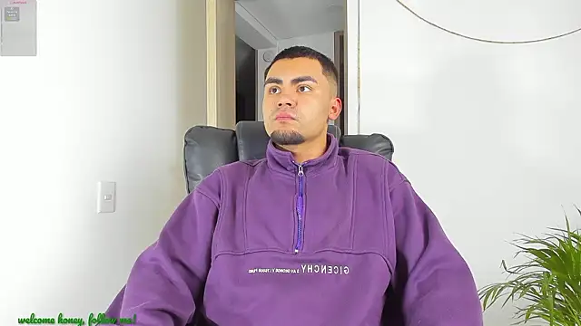 Snapshot of kalivan_voinesscu chatting on March 26, 7:03 am kalivan voinesscu online show from March 26, 7:03 am