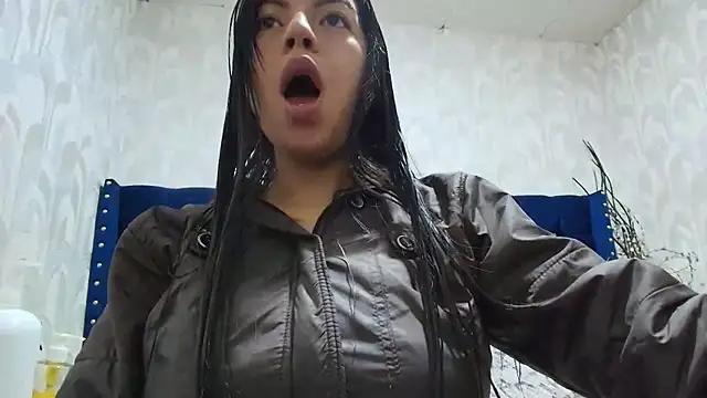 CarolineBrunx online show from December 20, 3:13 am