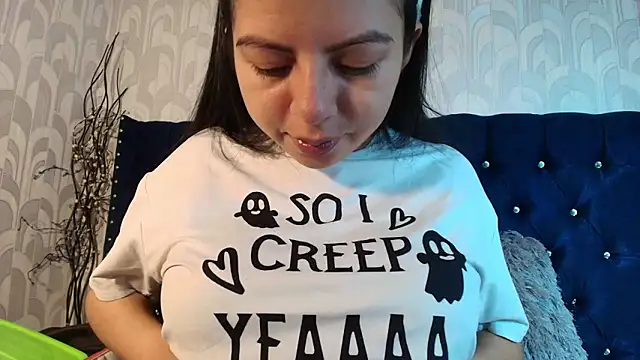 Snapshot of CarolineBrunx chatting on February 20, 2:41 am CarolineBrunx online show from February 20, 2:41 am