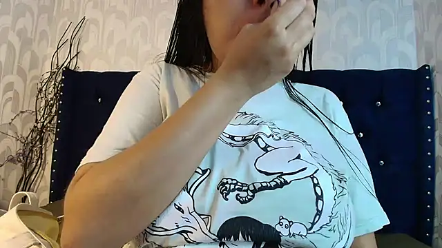 Snapshot of CarolineBrunx chatting on February 25, 4:11 am CarolineBrunx online show from February 25, 4:11 am