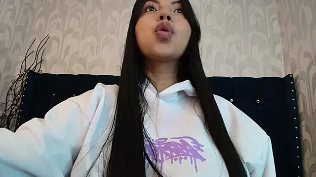 Snapshot of CarolineBrunx chatting on March 10, 2:16 am CarolineBrunx online show from March 10, 2:16 am