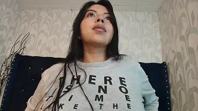 Snapshot of CarolineBrunx chatting on March 12, 2:07 am CarolineBrunx online show from March 12, 2:07 am