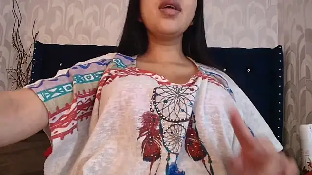 Snapshot of CarolineBrunx chatting on April 9, 4:34 am CarolineBrunx online show from April 9, 4:34 am