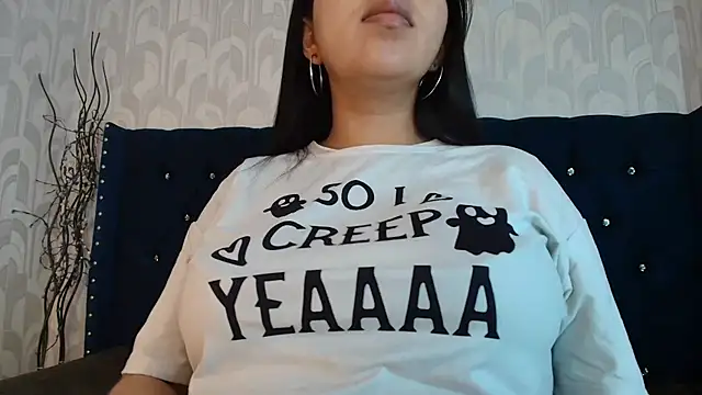 Snapshot of CarolineBrunx chatting on April 12, 10:37 pm CarolineBrunx online show from April 12, 10:37 pm