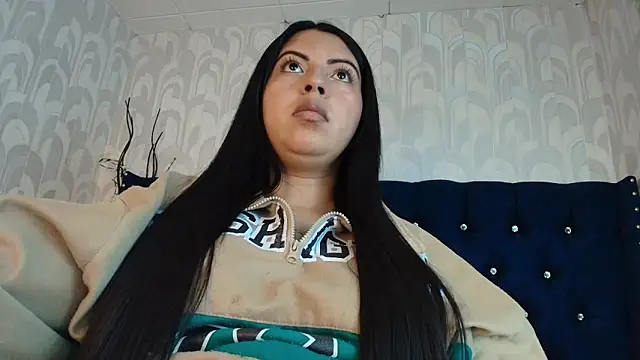 Snapshot of CarolineBrunx chatting on April 17, 10:57 pm CarolineBrunx online show from April 17, 10:57 pm