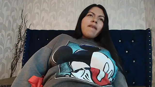 Snapshot of CarolineBrunx chatting on May 1, 9:30 pm CarolineBrunx online show from May 1, 9:30 pm