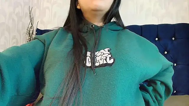 Snapshot of CarolineBrunx chatting on May 8, 8:03 pm CarolineBrunx online show from May 8, 8:03 pm