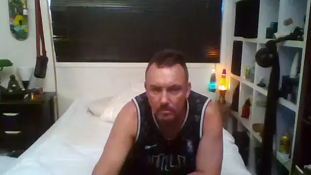 Snapshot of LukedavidDestroys chatting on December 22, 7:44 pm LukedavidDestroys online show from December 22, 7:44 pm