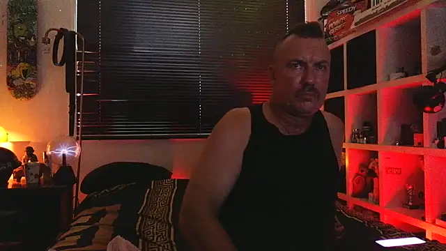 Snapshot of LukedavidDestroys chatting on March 17, 5:00 am LukedavidDestroys online show from March 17, 5:00 am