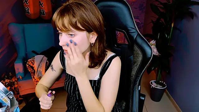 Snapshot of LolaAsmus chatting on October 11, 7:51 am LolaAsmus online show from October 11, 7:51 am