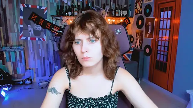 Snapshot of LolaAsmus chatting on October 29, 8:38 am LolaAsmus online show from October 29, 8:38 am