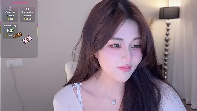 Strawberrybabyy1 online show from October 14, 3:57 pm