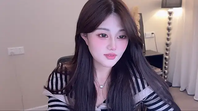 Strawberrybabyy1 online show from November 4, 3:22 pm