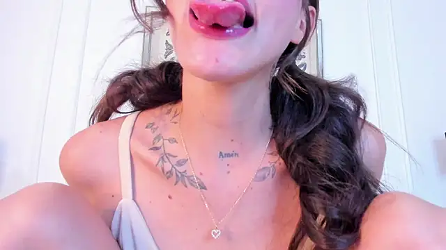 Vennus gir online show from December 16, 10:56 pm