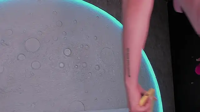 MilaHal  online show from February 6, 10:00 pm