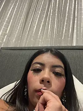 Snapshot of NattGomez chatting on January 5, 4:25 am NattGomez online show from January 5, 4:25 am