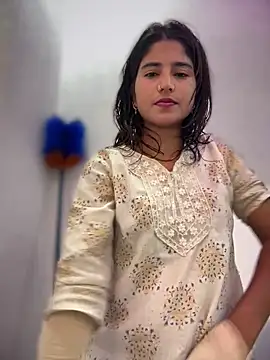 Snapshot of DiyAsingHh chatting on December 18, 4:07 am DiyAsingHh online show from December 18, 4:07 am