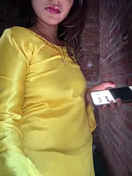 Snapshot of DiyAsingHh chatting on May 10, 12:05 am DiyAsingHh online show from May 10, 12:05 am