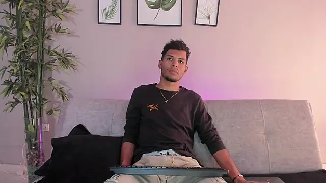 miaa lux online show from February 6, 6:56 pm