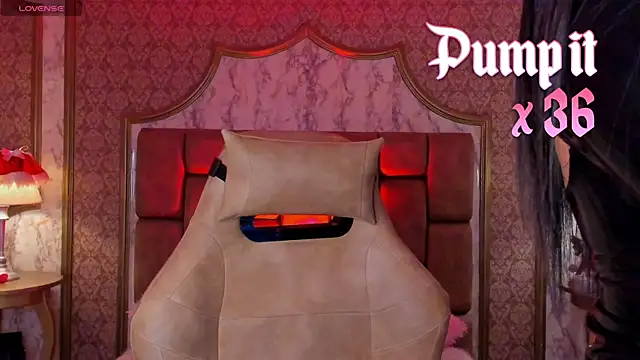 SoffiQueen online show from November 7, 6:19 pm