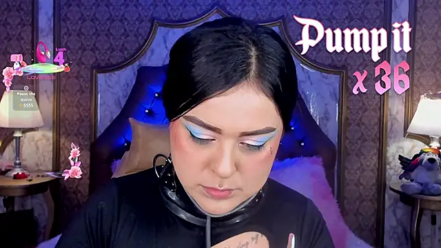 Snapshot of SoffiQueen chatting on February 24, 2:26 pm SoffiQueen online show from February 24, 2:26 pm
